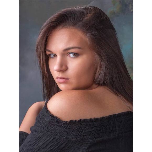 Meet your Posher, Lakin - Picture 1 of 1